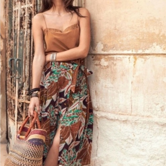 Sezane Dresses & Skirts - EUC Sezane Silk Amandine Skirt in Brown Botanical
